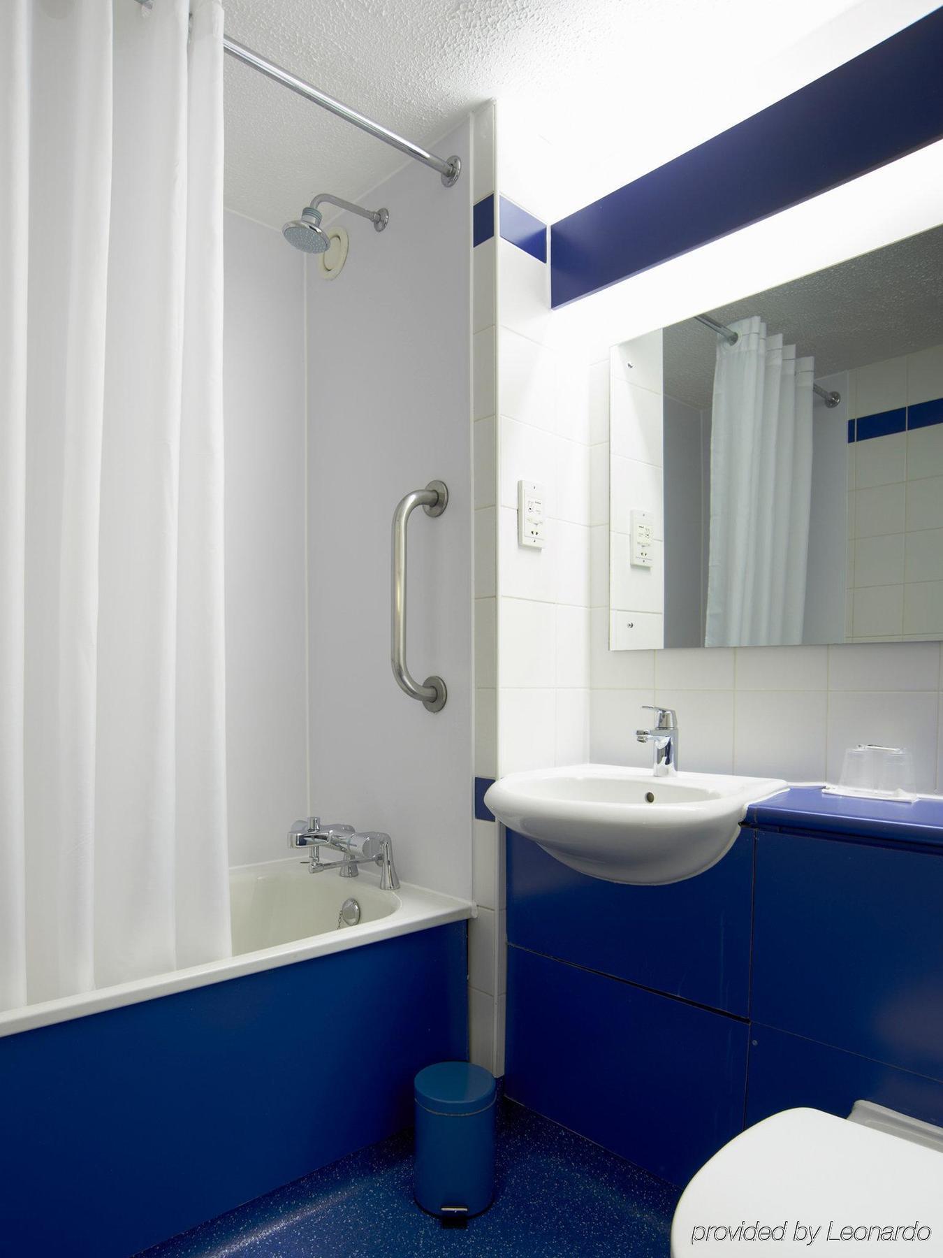 Travelodge London Covent Garden Bagian luar foto
